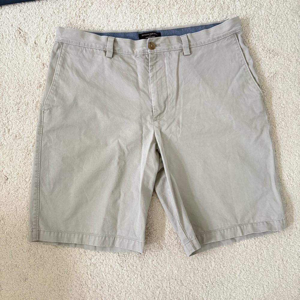 Banana Republic Men's Emerson Stone Gray Flat Front Shorts